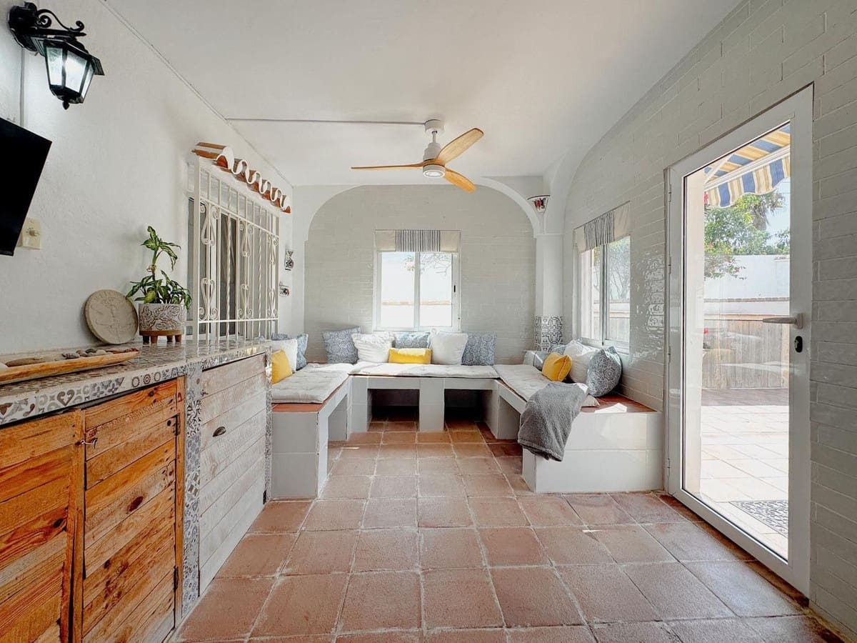 4 bedroom Villa for sale in Nerja with pool garage - € 995,000 (Ref: 10046751)