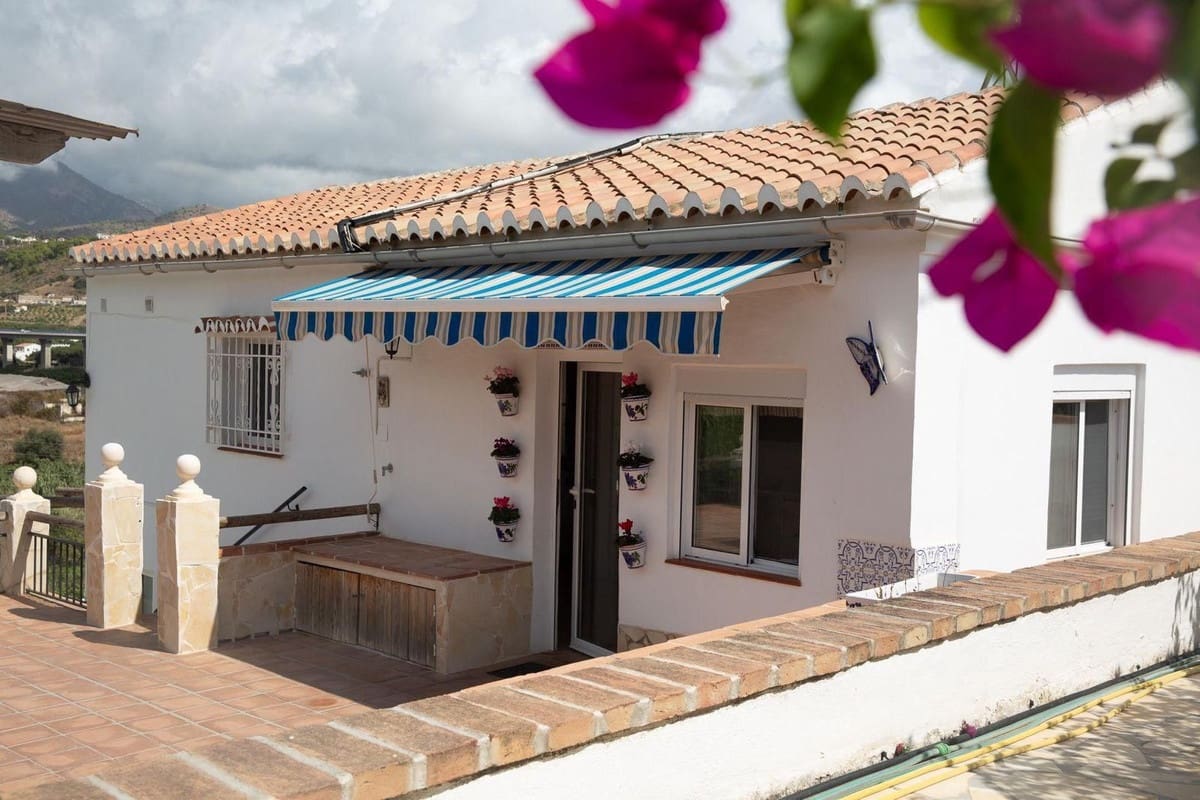 4 bedroom Villa for sale in Nerja with pool garage - € 995,000 (Ref: 10046751)