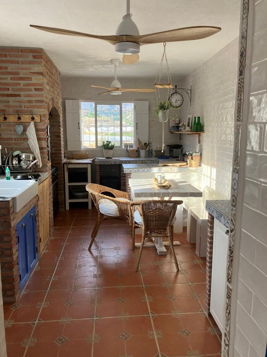 4 bedroom Villa for sale in Nerja with pool garage - € 995,000 (Ref: 10046751)