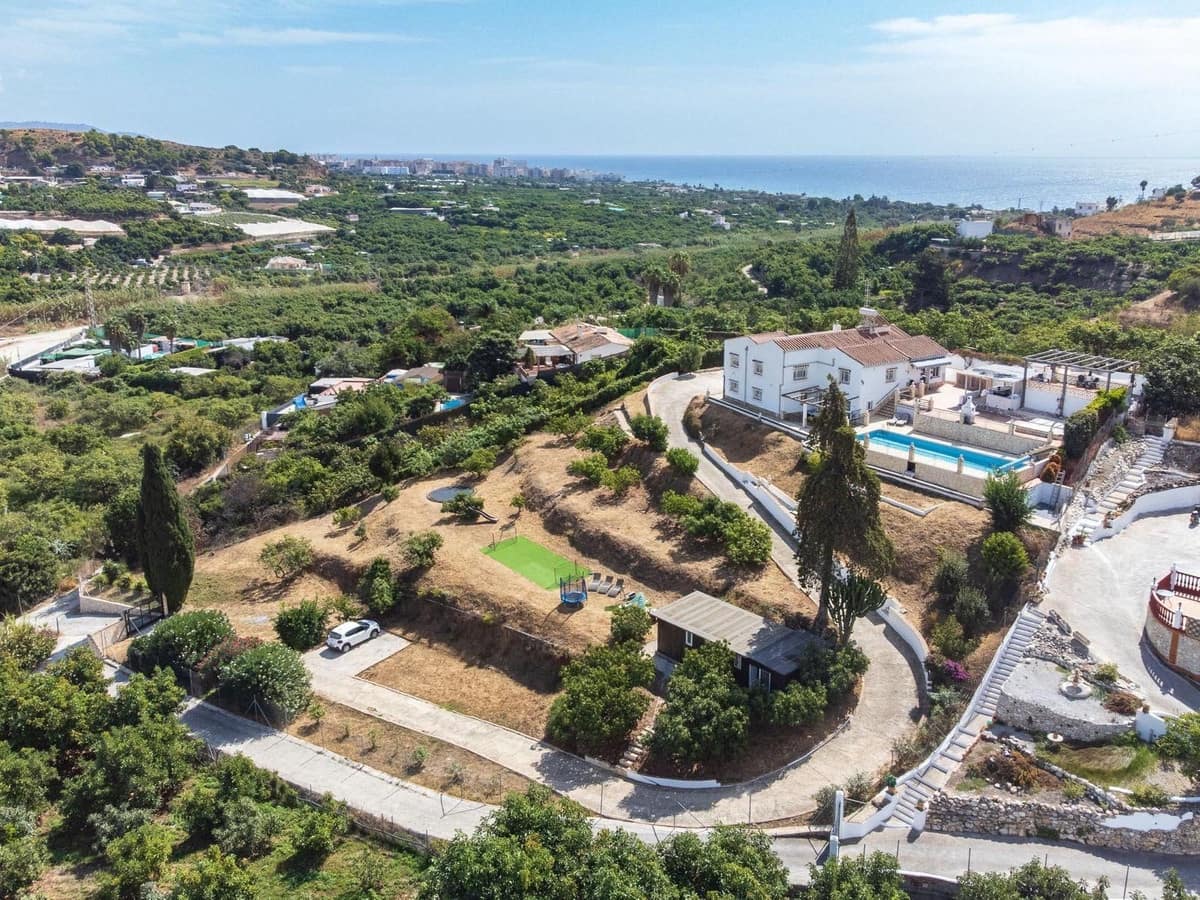 4 bedroom Villa for sale in Nerja with pool garage - € 995,000 (Ref: 10046751)