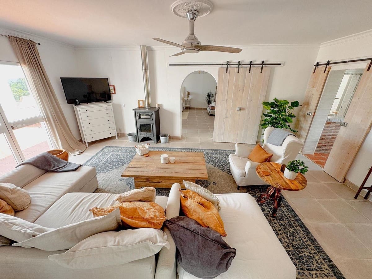 4 bedroom Villa for sale in Nerja with pool garage - € 995,000 (Ref: 10046751)