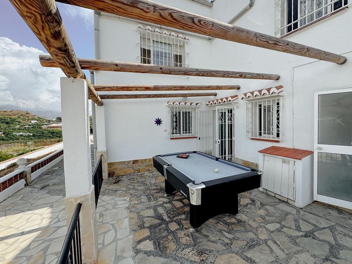 4 bedroom Villa for sale in Nerja with pool garage - € 995,000 (Ref: 10046751)