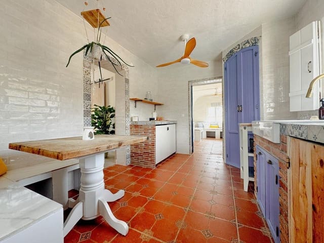 4 sypialnia Willa na sprzedaż w Nerja z basenem garażem - 995 000 € (Ref: 10046751)