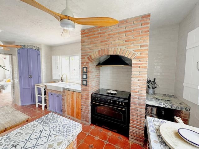 4 sypialnia Willa na sprzedaż w Nerja z basenem garażem - 995 000 € (Ref: 10046751)