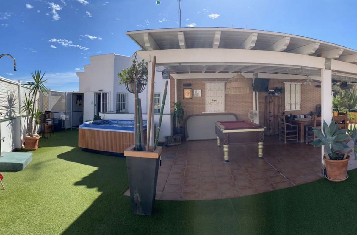 2 sovrum Takvåning till salu i Nerja med garage - 975 000 € (Ref: 10057388)