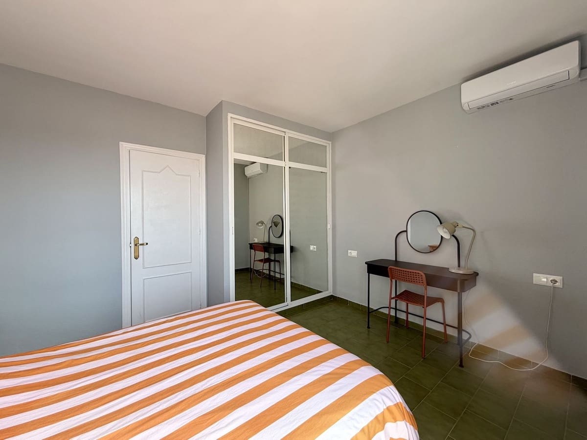 Casa de 3 habitaciones en Nerja en alquiler con piscina - 1.200 € (Ref: 10073301)