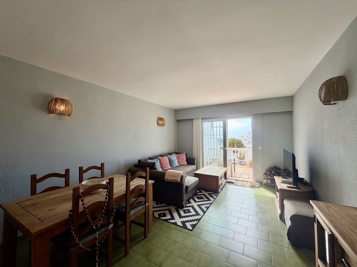 Casa de 3 habitaciones en Nerja en alquiler con piscina - 1.200 € (Ref: 10073301)