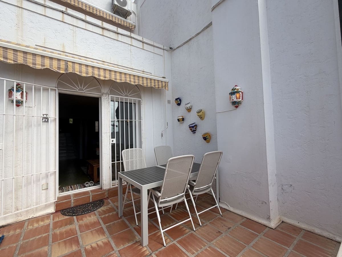 Casa de 3 habitaciones en Nerja en alquiler con piscina - 1.200 € (Ref: 10073301)