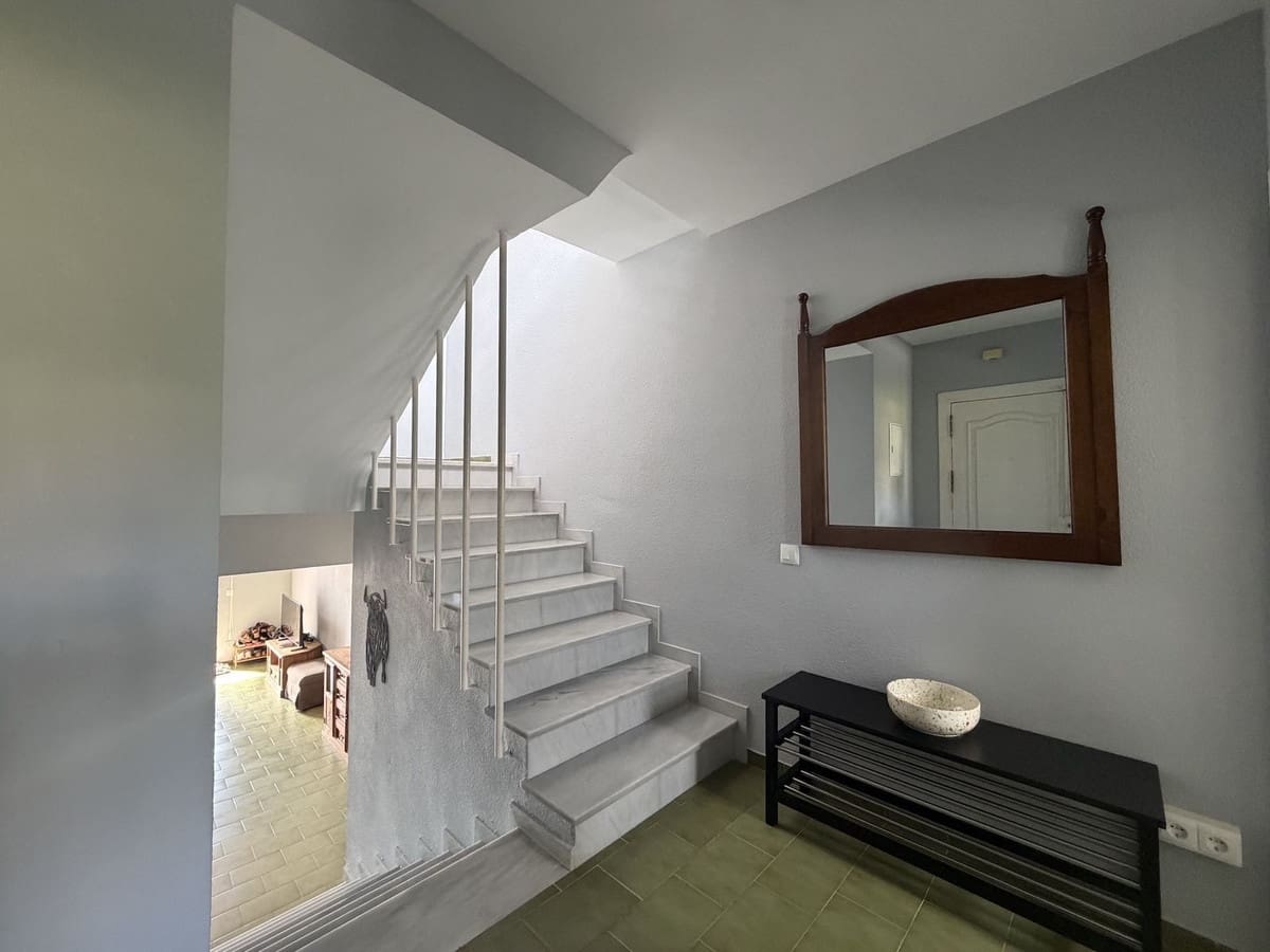 Casa de 3 habitaciones en Nerja en alquiler con piscina - 1.200 € (Ref: 10073301)