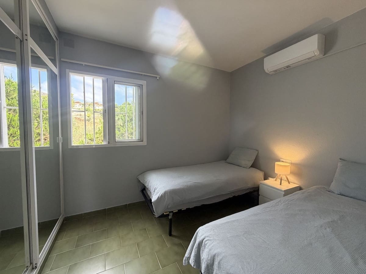 Casa de 3 habitaciones en Nerja en alquiler con piscina - 1.200 € (Ref: 10073301)