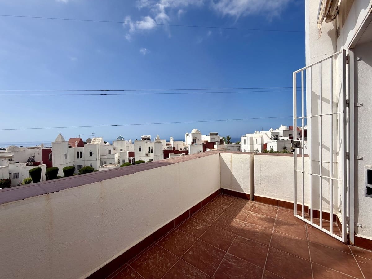 Casa de 3 habitaciones en Nerja en alquiler con piscina - 1.200 € (Ref: 10073301)