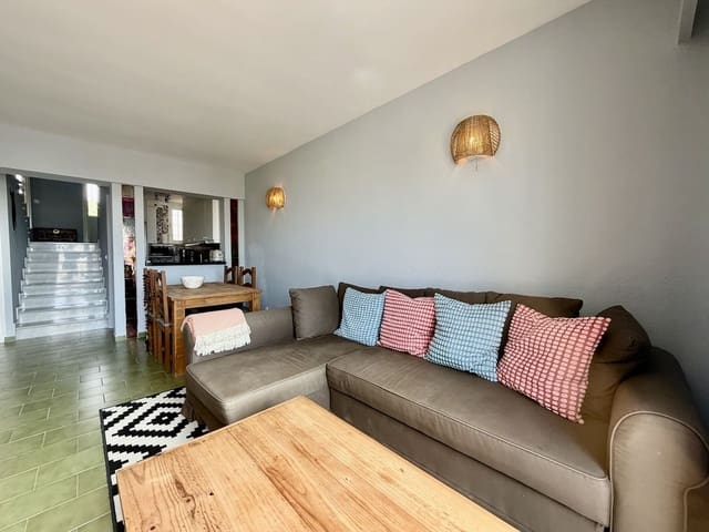 Casa de 3 habitaciones en Nerja en alquiler con piscina - 1.200 € (Ref: 10073301)