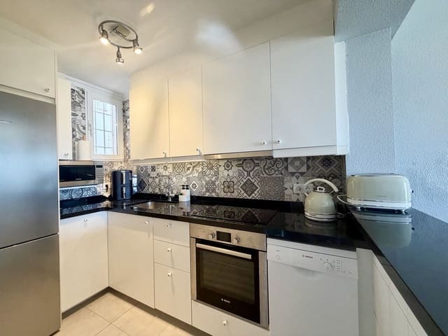 Casa de 3 habitaciones en Nerja en alquiler con piscina - 1.200 € (Ref: 10073301)