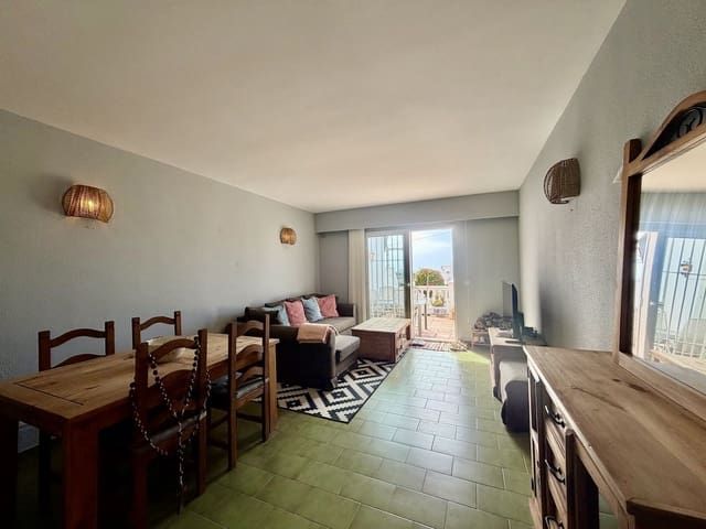 Casa de 3 habitaciones en Nerja en alquiler con piscina - 1.200 € (Ref: 10073301)