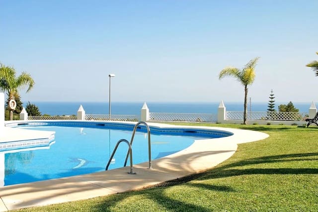 Casa de 3 habitaciones en Nerja en alquiler con piscina - 1.200 € (Ref: 10073301)
