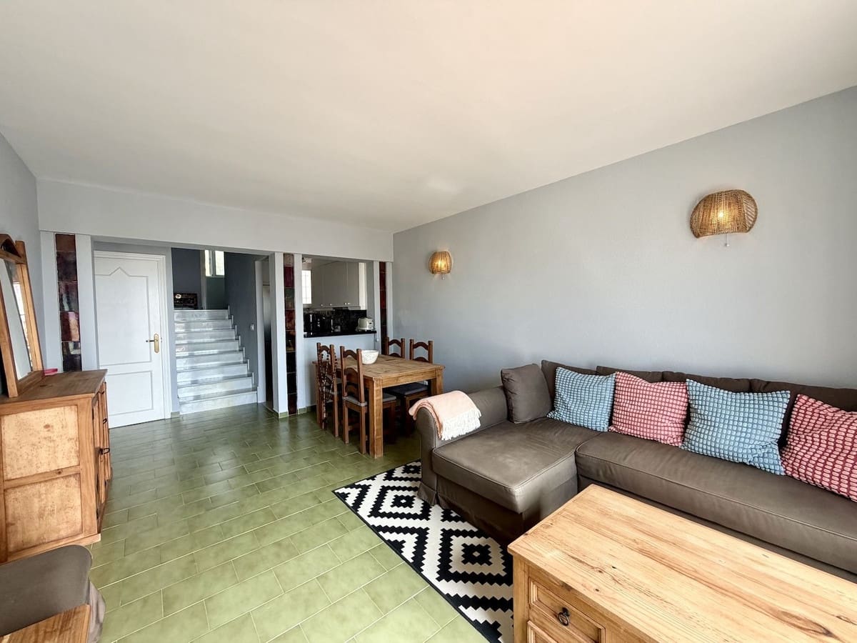 Casa de 3 habitaciones en Nerja en alquiler con piscina - 1.200 € (Ref: 10073301)