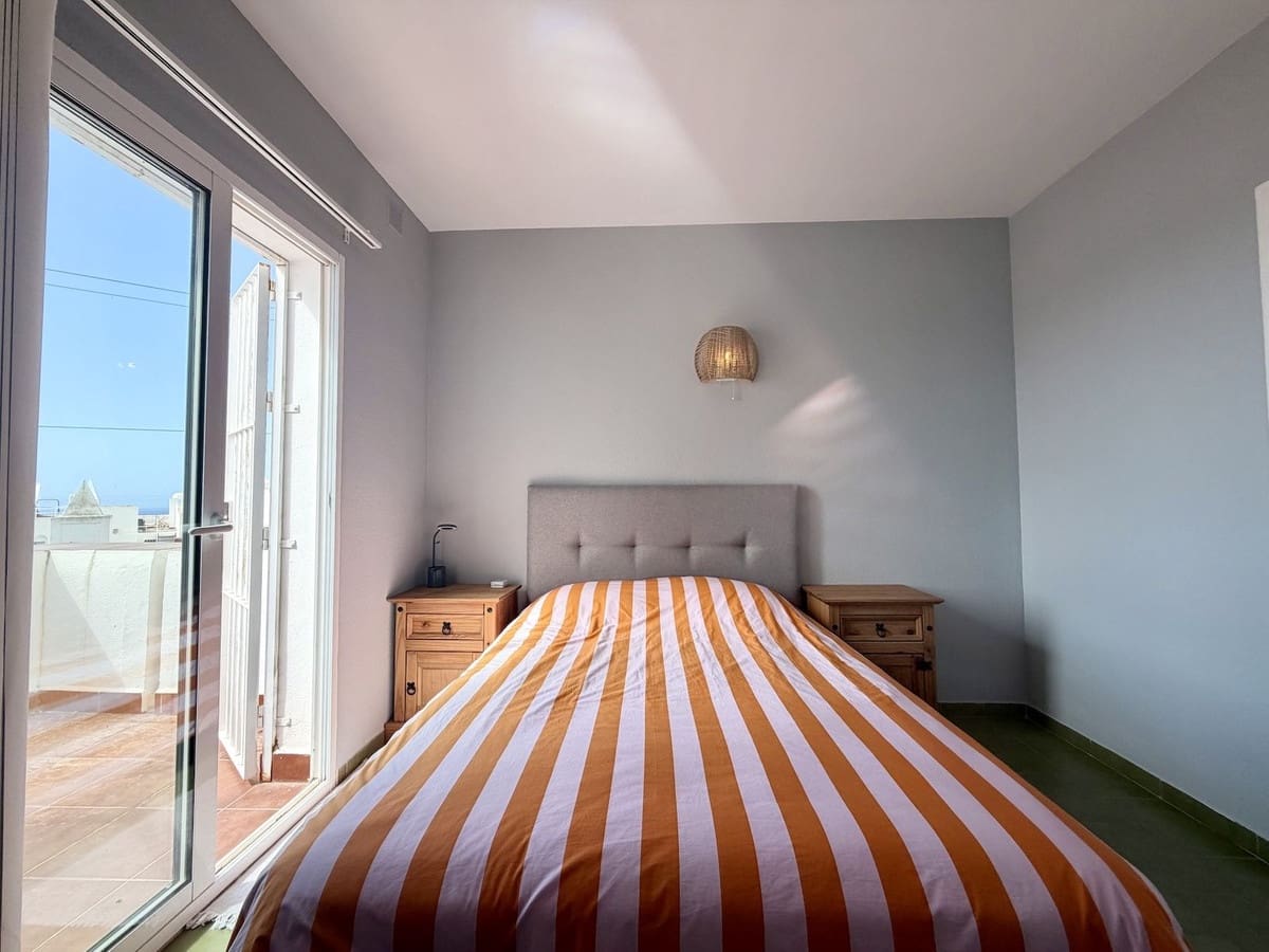 Casa de 3 habitaciones en Nerja en alquiler con piscina - 1.200 € (Ref: 10073301)