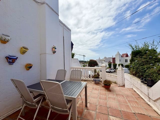Casa de 3 habitaciones en Nerja en alquiler con piscina - 1.200 € (Ref: 10073301)