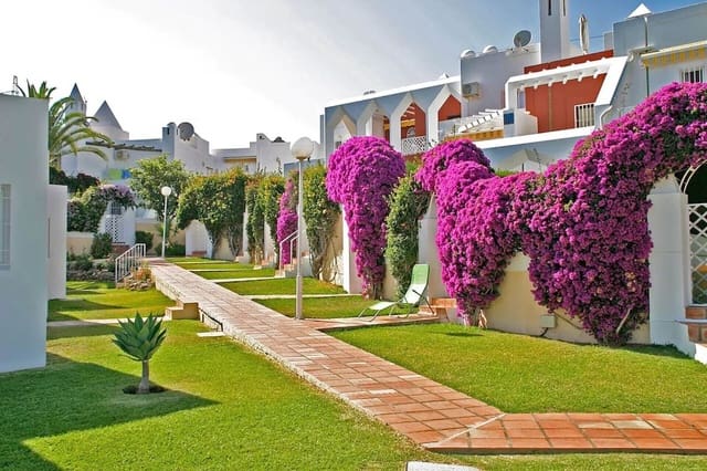 Casa de 3 habitaciones en Nerja en alquiler con piscina - 1.200 € (Ref: 10073301)