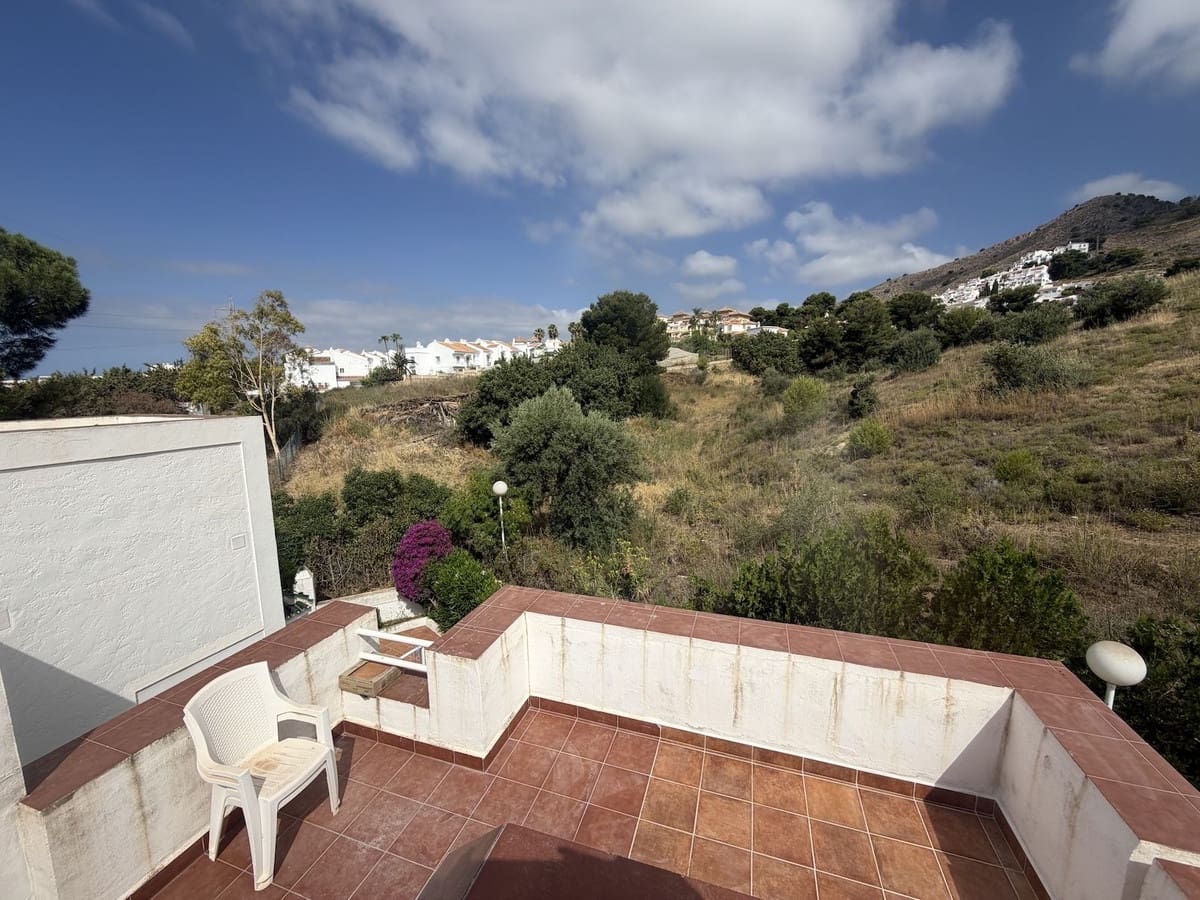 Casa de 3 habitaciones en Nerja en alquiler con piscina - 1.200 € (Ref: 10073301)