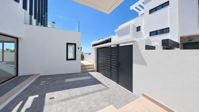3 Zimmer Villa zu verkaufen in Nerja mit Pool Garage - 795.000 € (Ref: 10088461)