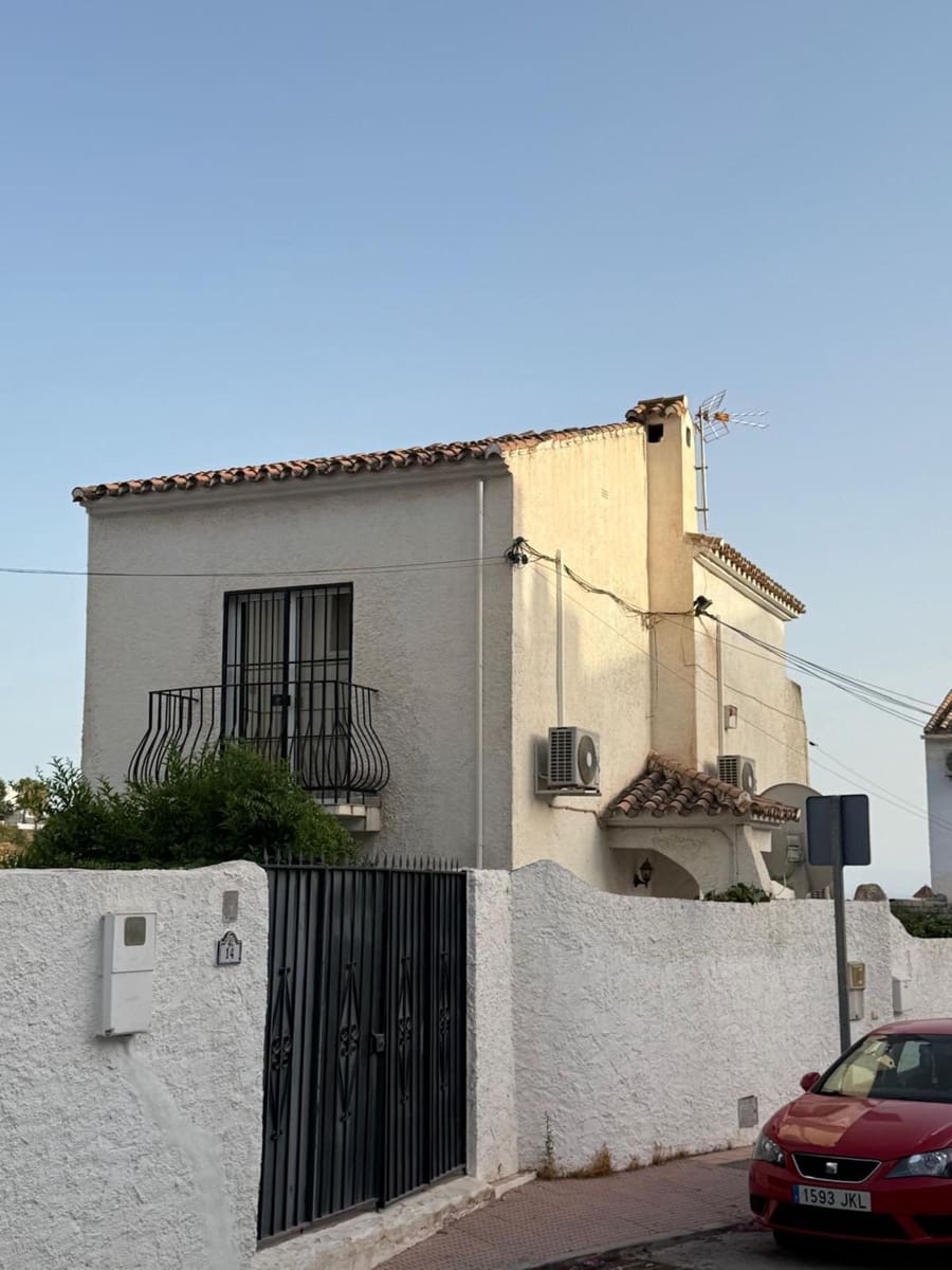 3 bedroom Villa for sale in Nerja with pool garage - € 690,000 (Ref: 10101341)