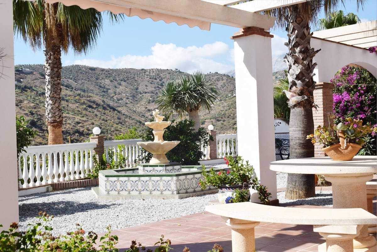6 sovrum Villa till salu i Competa med pool - 1 495 000 € (Ref: 10106570)