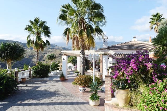 6 sovrum Villa till salu i Cómpeta med pool - 1 495 000 € (Ref: 10106570)