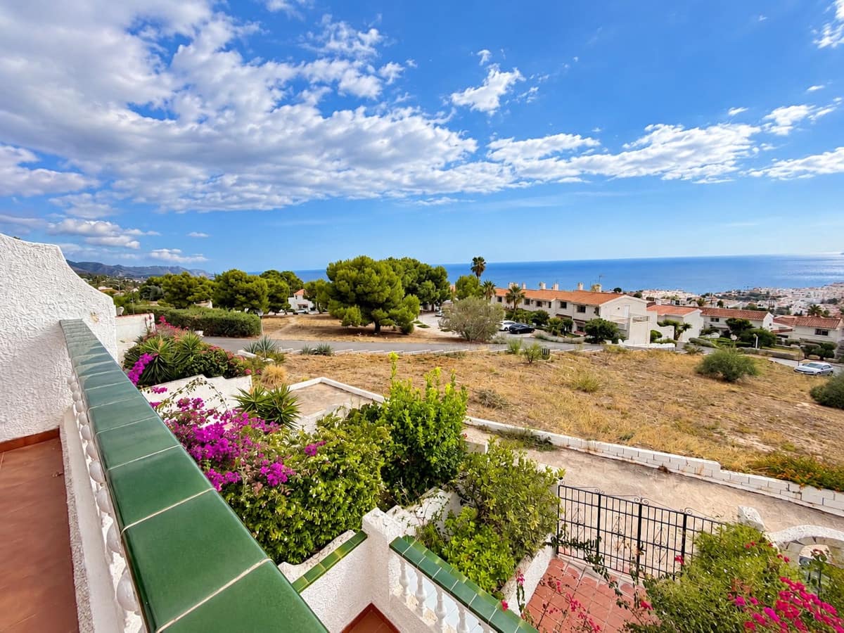 2 bedroom Townhouse for sale in Nerja with pool garage - € 379,000 (Ref: 10154150)