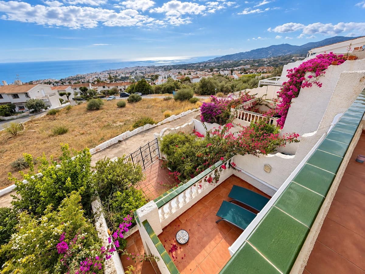 2 bedroom Townhouse for sale in Nerja with pool garage - € 379,000 (Ref: 10154150)