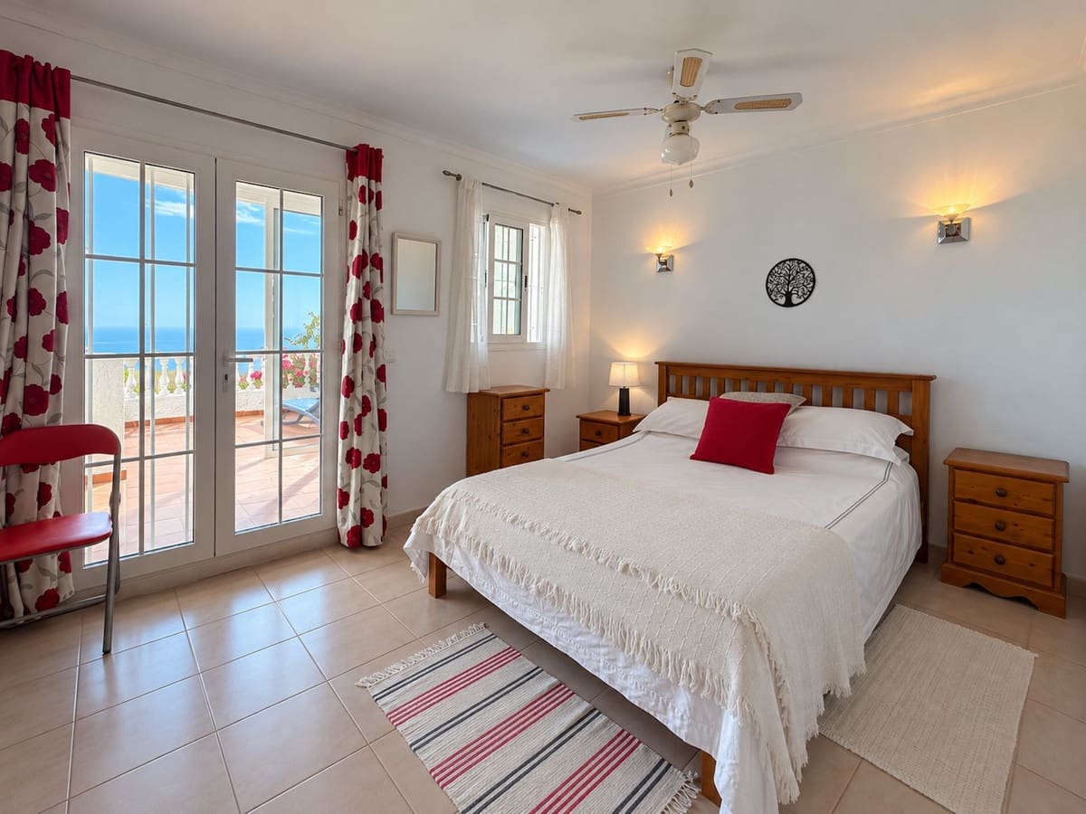 2 bedroom Townhouse for sale in Nerja with pool garage - € 379,000 (Ref: 10154150)