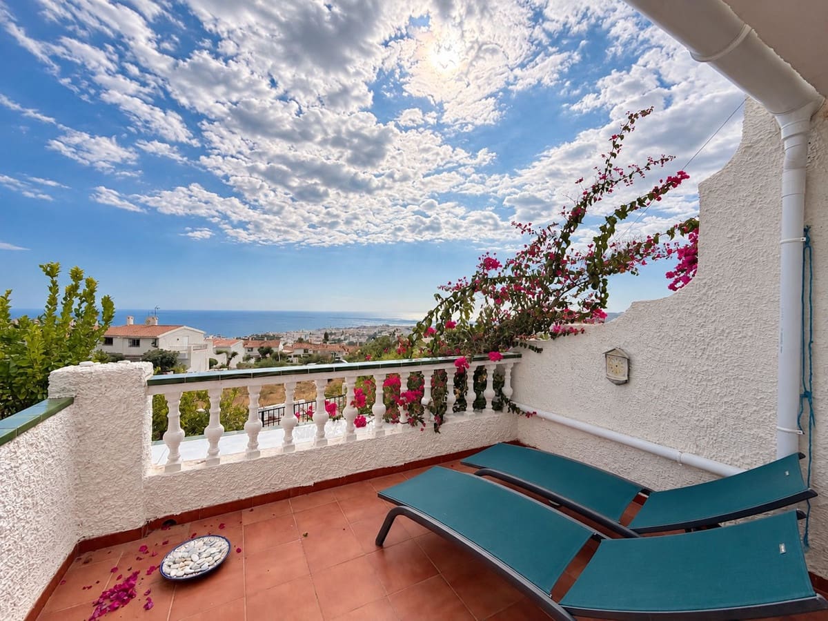 2 bedroom Townhouse for sale in Nerja with pool garage - € 379,000 (Ref: 10154150)