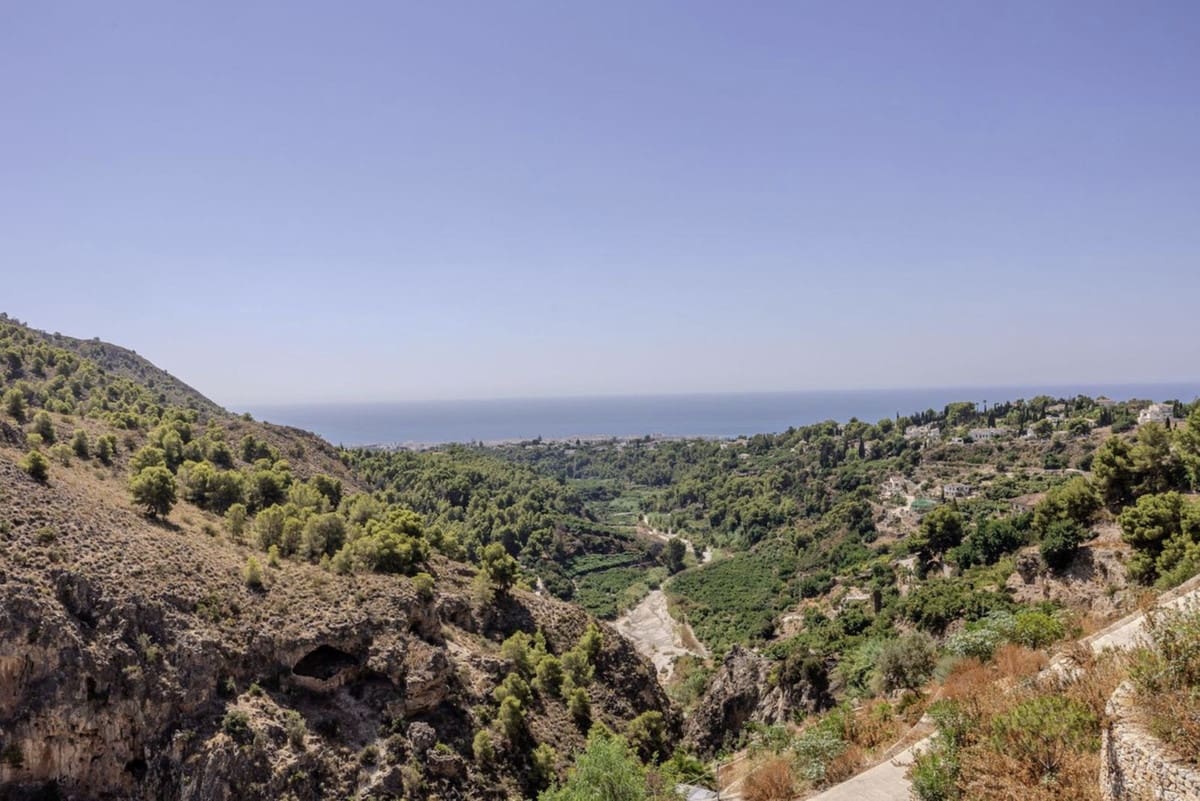 3 bedroom Semi-detached Villa for sale in Frigiliana with pool garage - € 950,000 (Ref: 10163279)