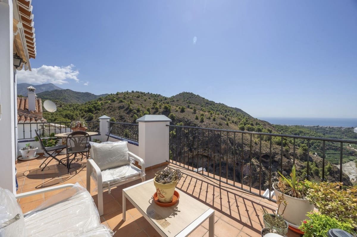 3 bedroom Semi-detached Villa for sale in Frigiliana with pool garage - € 950,000 (Ref: 10163279)