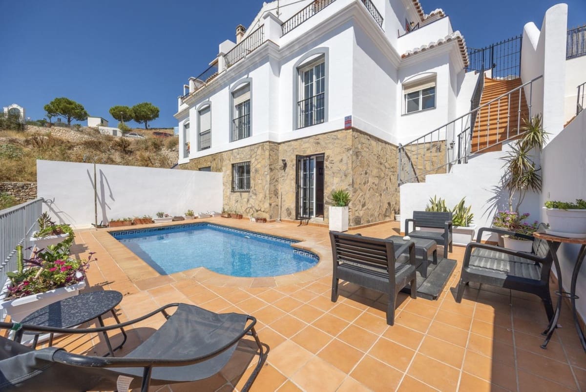 3 bedroom Semi-detached Villa for sale in Frigiliana with pool garage - € 950,000 (Ref: 10163279)