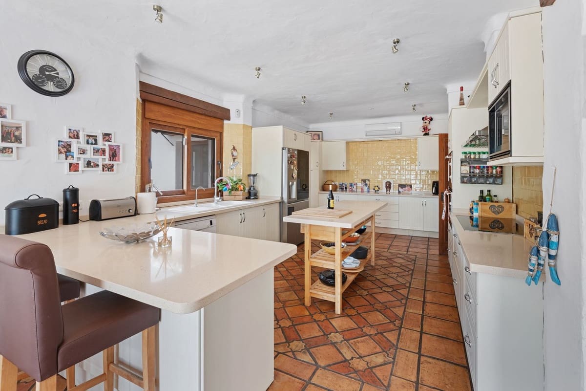 6 sypialnia Willa na sprzedaż w Frigiliana z basenem garażem - 1 950 000 € (Ref: 10170475)