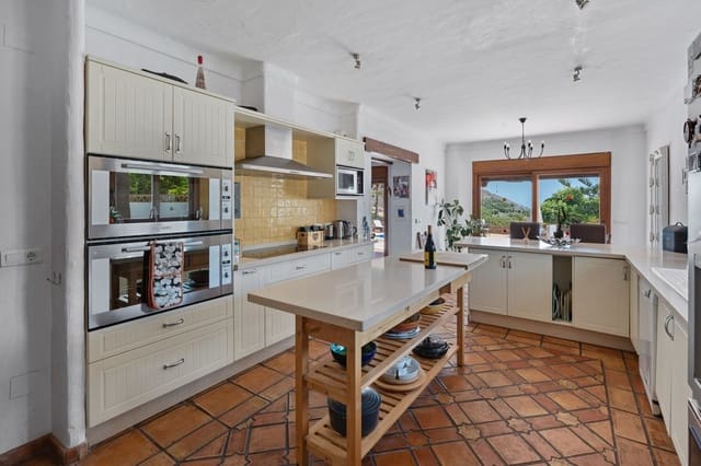 6 soverom Villa til salgs i Frigiliana med svømmebasseng garasje - € 1 950 000 (Ref: 10170475)