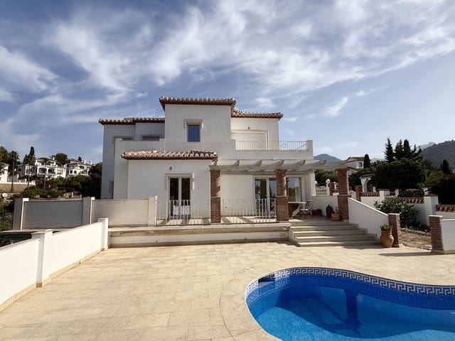 Chalet de 3 habitaciones en Frigiliana en venta con piscina garaje - 995.000 € (Ref: 10172394)