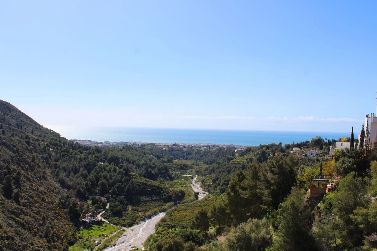 4 slaapkamer Halfvrijstaande villa te koop in Frigiliana met zwembad garage - € 415.000 (Ref: 10175510)