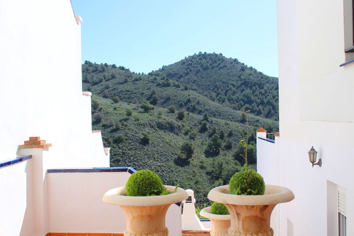 4 slaapkamer Halfvrijstaande villa te koop in Frigiliana met zwembad garage - € 415.000 (Ref: 10175510)