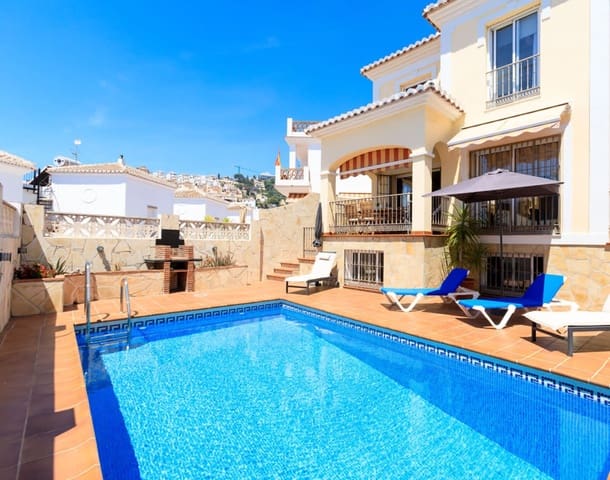 4 bedroom Villa for sale in Nerja with pool garage - € 699,000 (Ref: 10185333)
