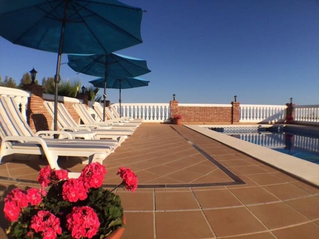 5 sovrum Villa till salu i Frigiliana med pool garage - 1 299 000 € (Ref: 4209237)