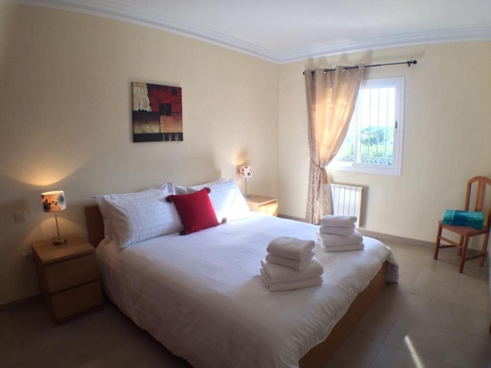 5 sypialnia Willa na sprzedaż w Frigiliana z basenem garażem - 1 299 000 € (Ref: 4209237)