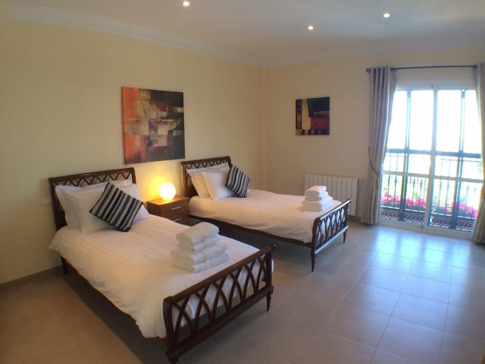 5 sypialnia Willa na sprzedaż w Frigiliana z basenem garażem - 1 299 000 € (Ref: 4209237)