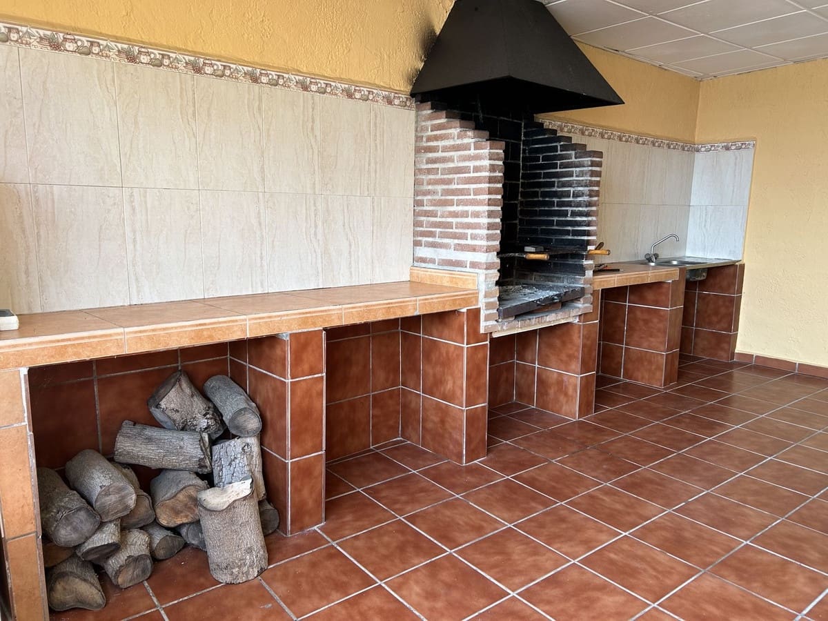 4 soveværelse Villa til salg i Nerja med swimmingpool garage - € 850.000 (Ref: 4229464)