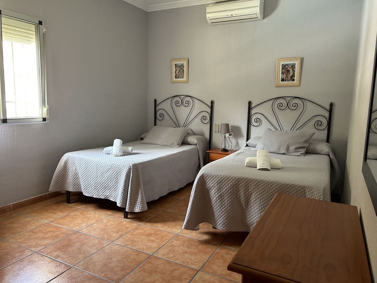 4 soveværelse Villa til salg i Nerja med swimmingpool garage - € 850.000 (Ref: 4229464)