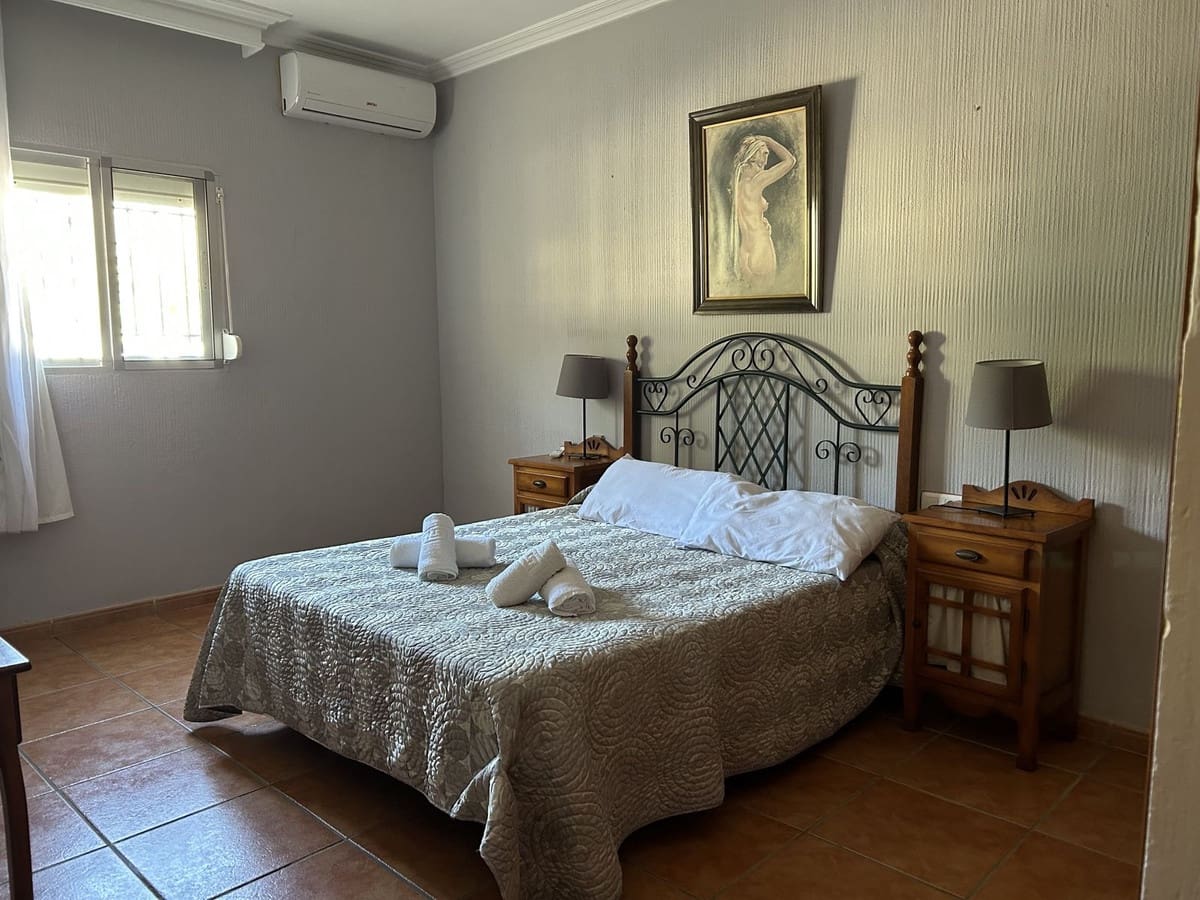 4 soveværelse Villa til salg i Nerja med swimmingpool garage - € 850.000 (Ref: 4229464)