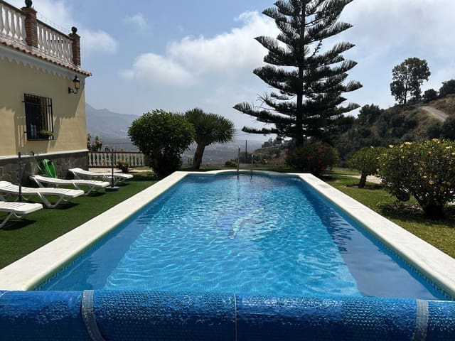 4 sypialnia Willa na sprzedaż w Nerja z basenem garażem - 850 000 € (Ref: 4229464)