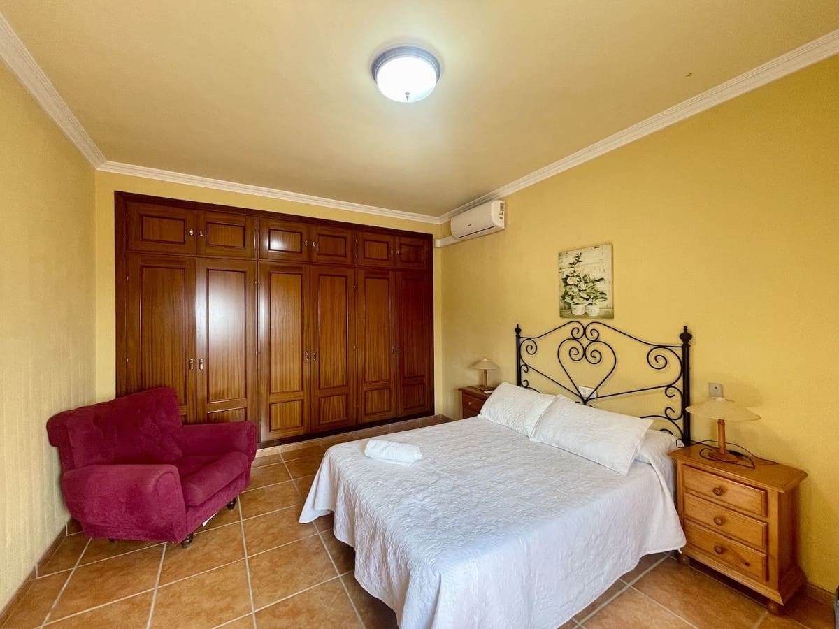 4 soveværelse Villa til salg i Nerja med swimmingpool garage - € 850.000 (Ref: 4229464)