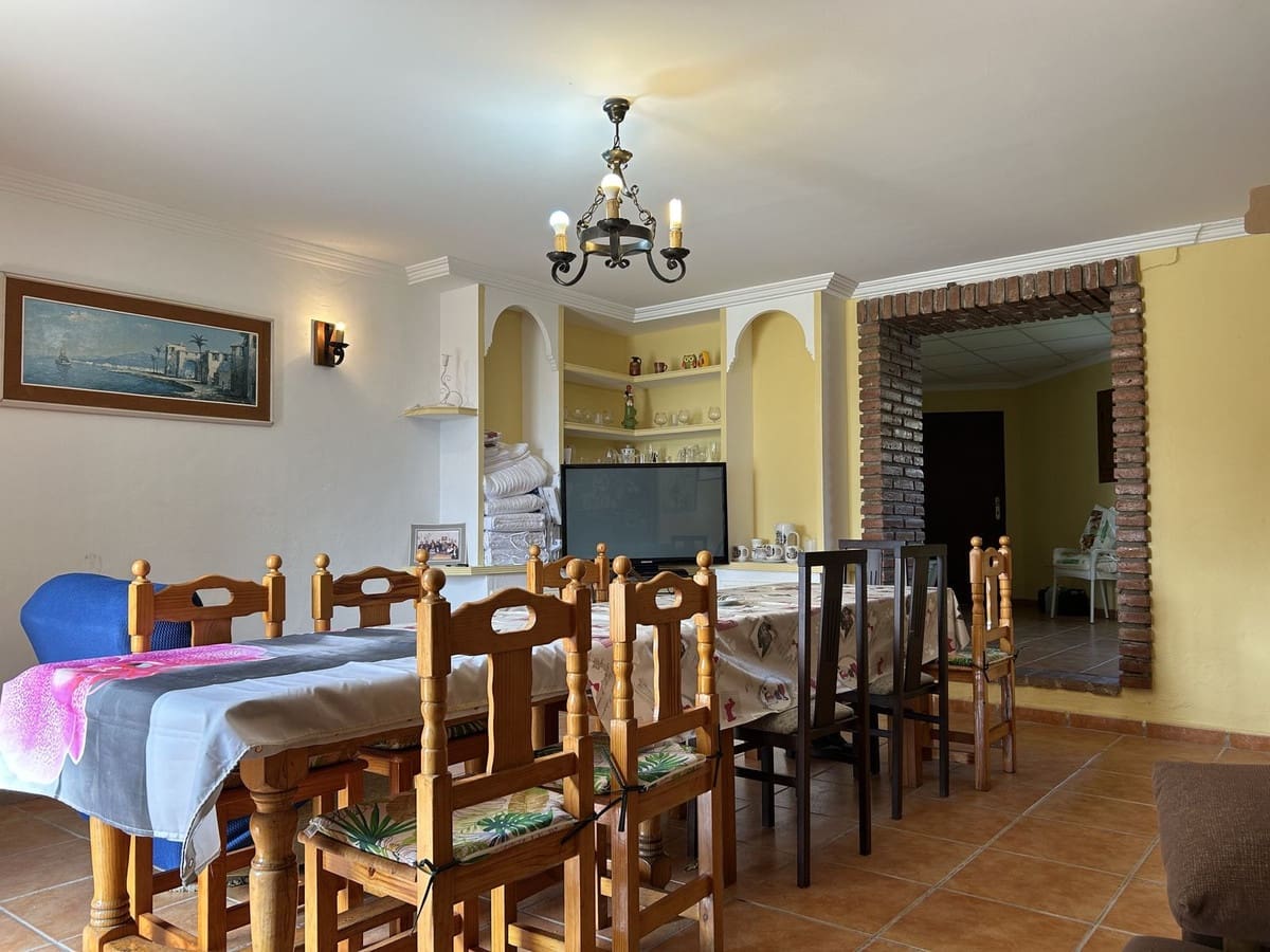 4 soveværelse Villa til salg i Nerja med swimmingpool garage - € 850.000 (Ref: 4229464)